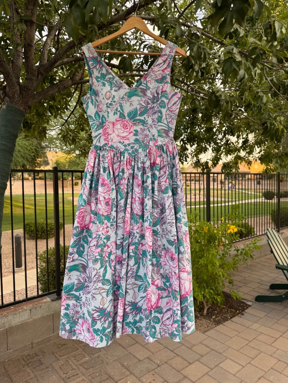 VINTAGE LAURA ASHLEY SLEEVELESS DRESS IN SIZE 14 - Picture 3 of 12